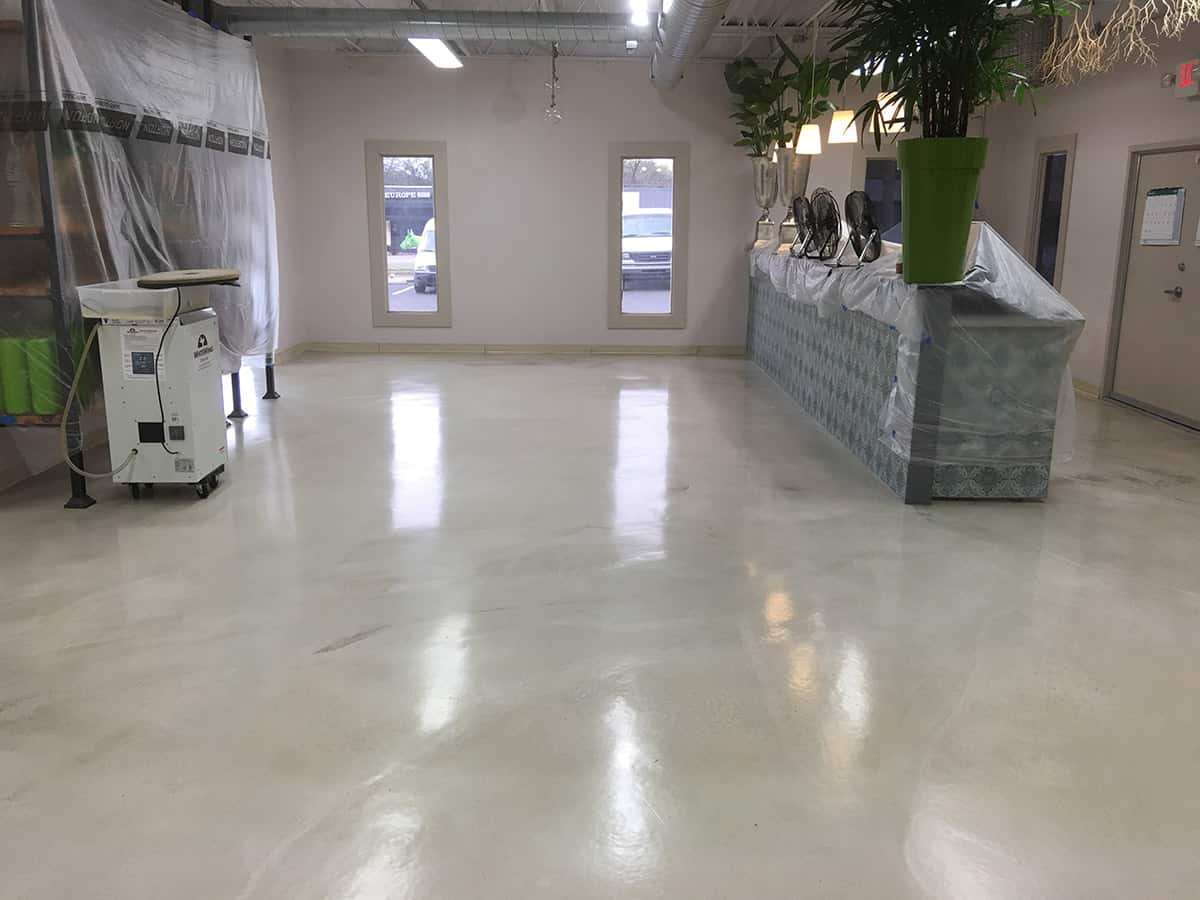 Reflactive epoxy caoted square floor of a retail shop